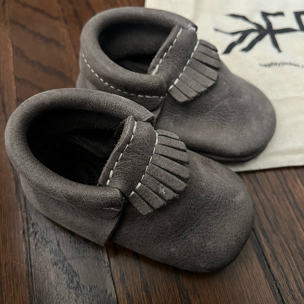 Freshly Picked Gray Leather Baby Moccasins sz 2